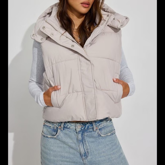 Garage Brand New Light Beige Puffer Vest - Picture 1 of 7